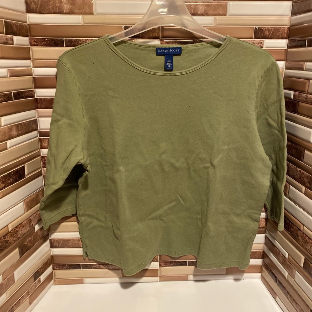 Women’s green sweater
